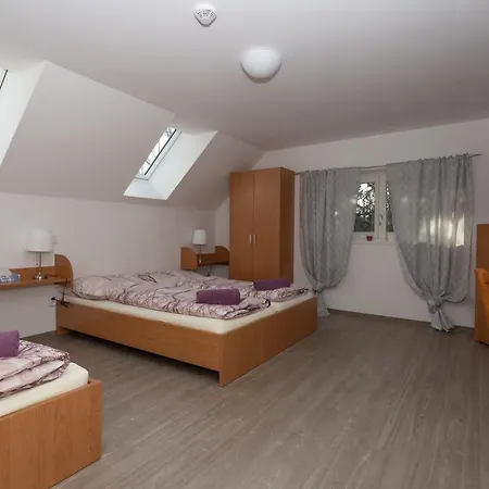 Penzion živec - Restaurace A Písek