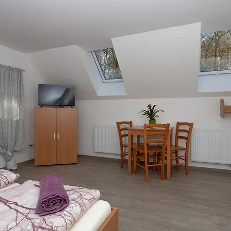 Zivec - Restaurace A Písek