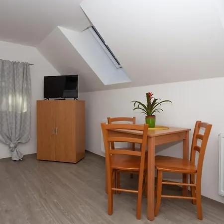 živec - Restaurace A Affittacamere Písek