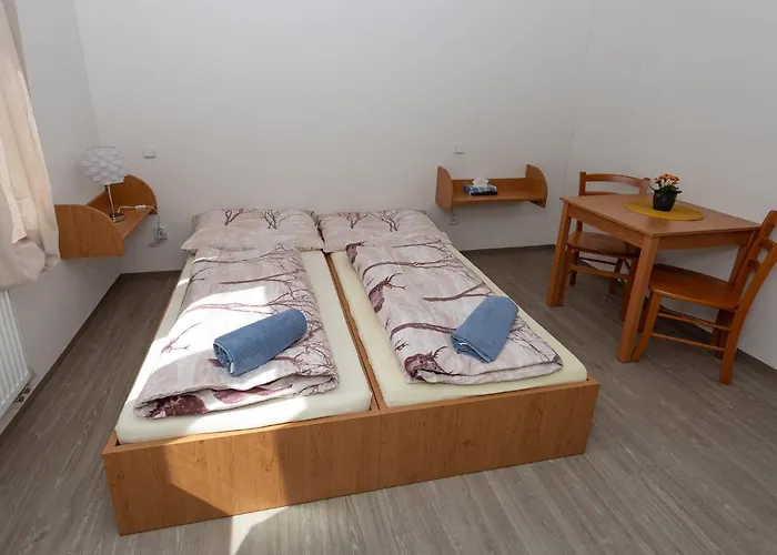 Zivec - Restaurace A Vendégház Písek